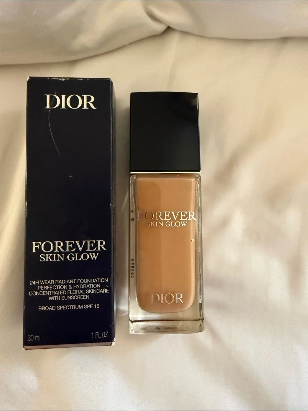 Dior Forever Skin Glow Foundation — Beige Glow 4N NEUTRAL GLOW